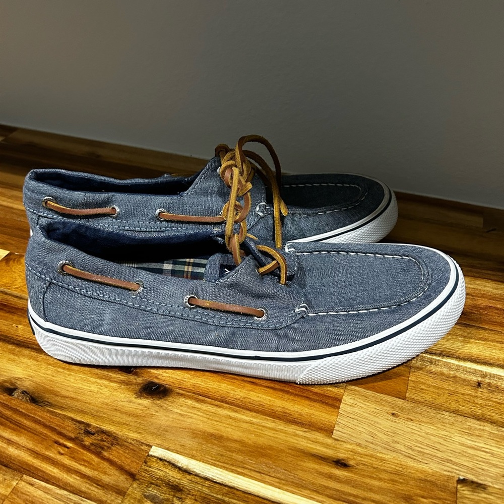 Men’s sperry chambray boat shoe